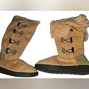 NWT Muk Luks, Pink Waterproof, Fur Lined Boots 10